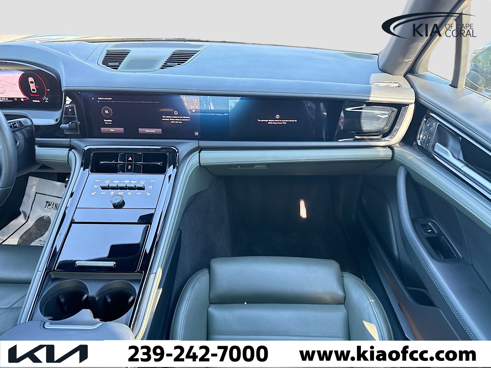 Used 2025 Porsche Panamera 4 image 18