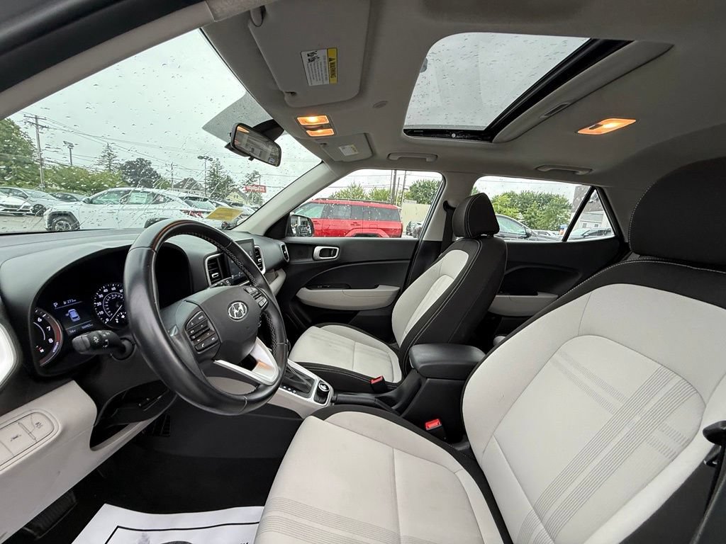 Used 2022 Hyundai Venue SEL w/ Cargo Package FWD image 25