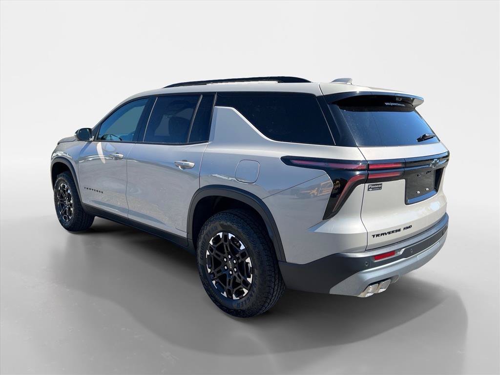 Used 2027 Chevrolet Traverse Z71 w/ Driver Confidence Package AWD/4WD image 3