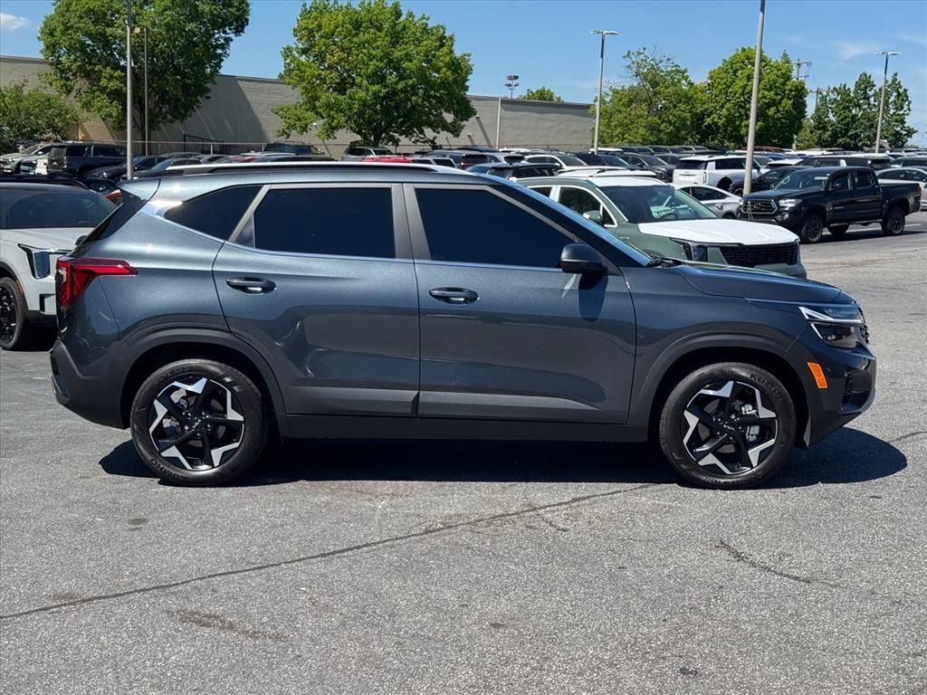 Certified 2025 Kia Seltos EX w/ EX Sunroof Package image 2