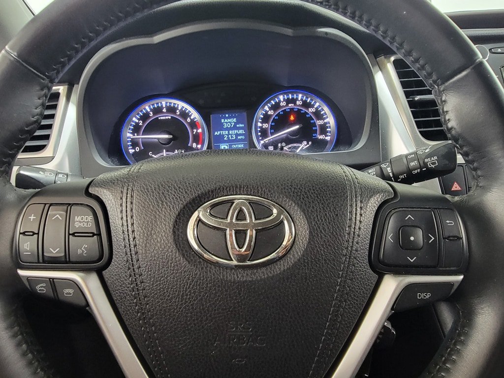 Used 2015 Toyota Highlander Plus AWD/4WD image 19