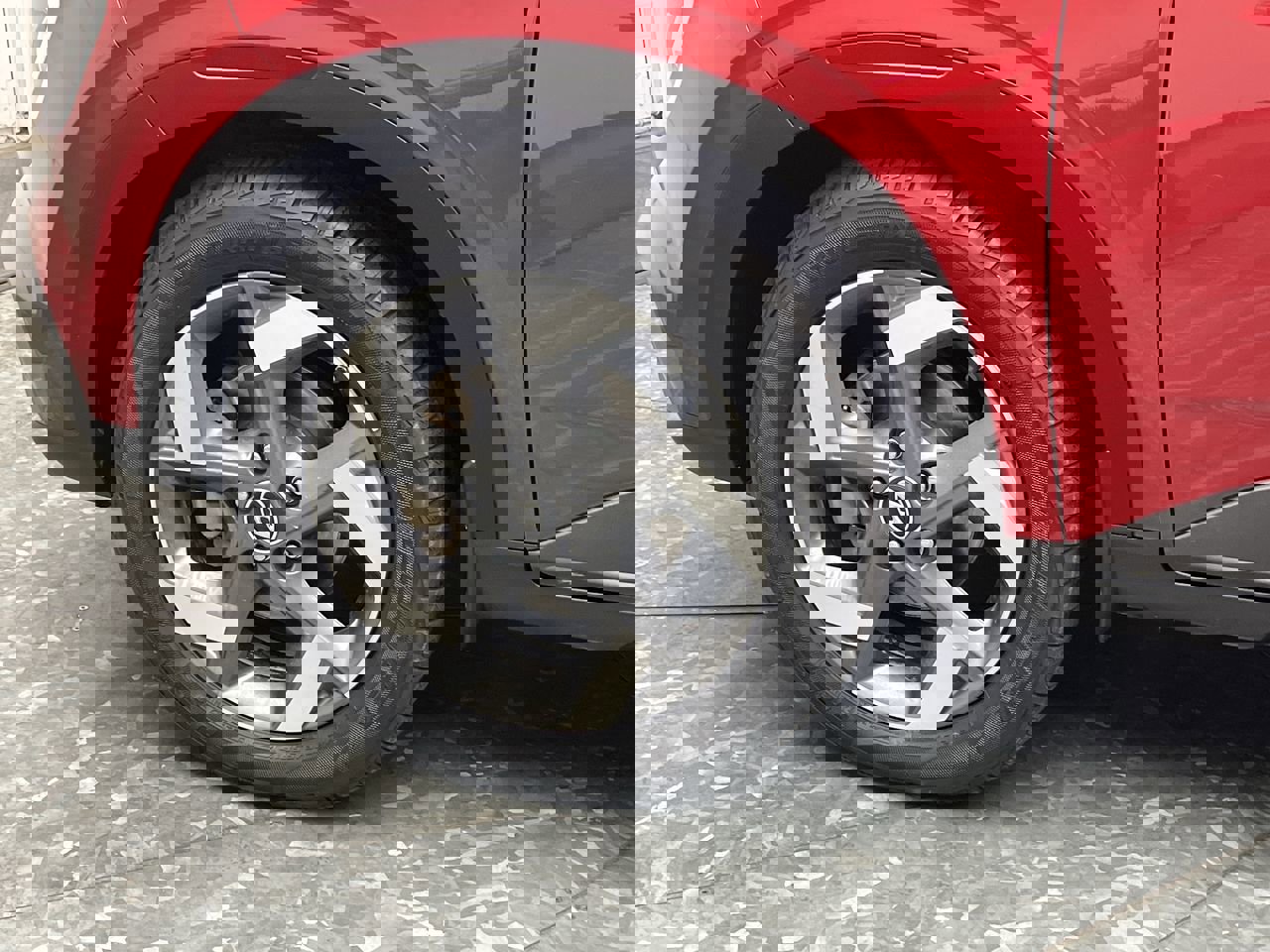 Used 2021 Hyundai Venue SEL image 24