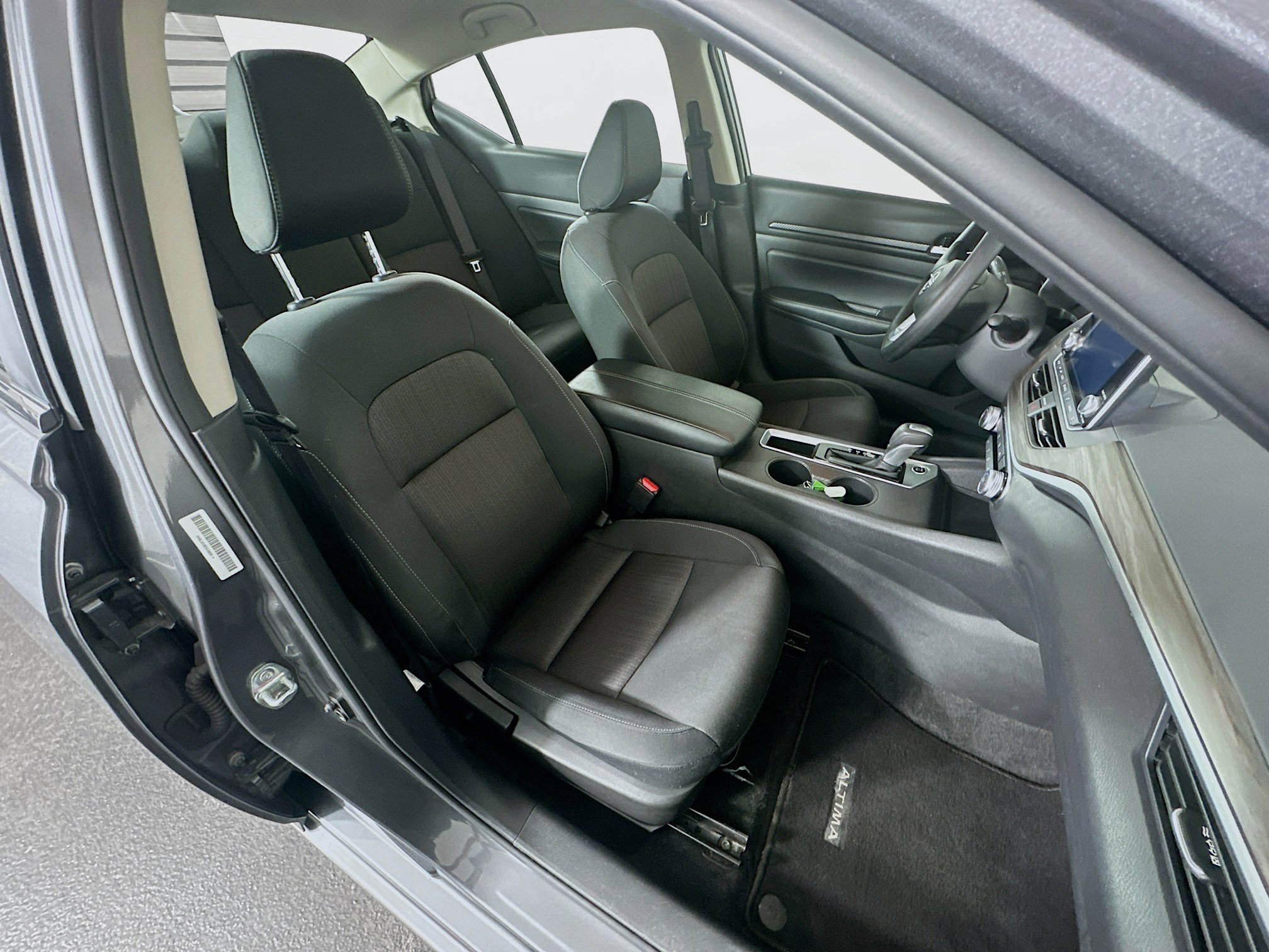 Used 2025 Nissan Altima 2.5 SV FWD image 28