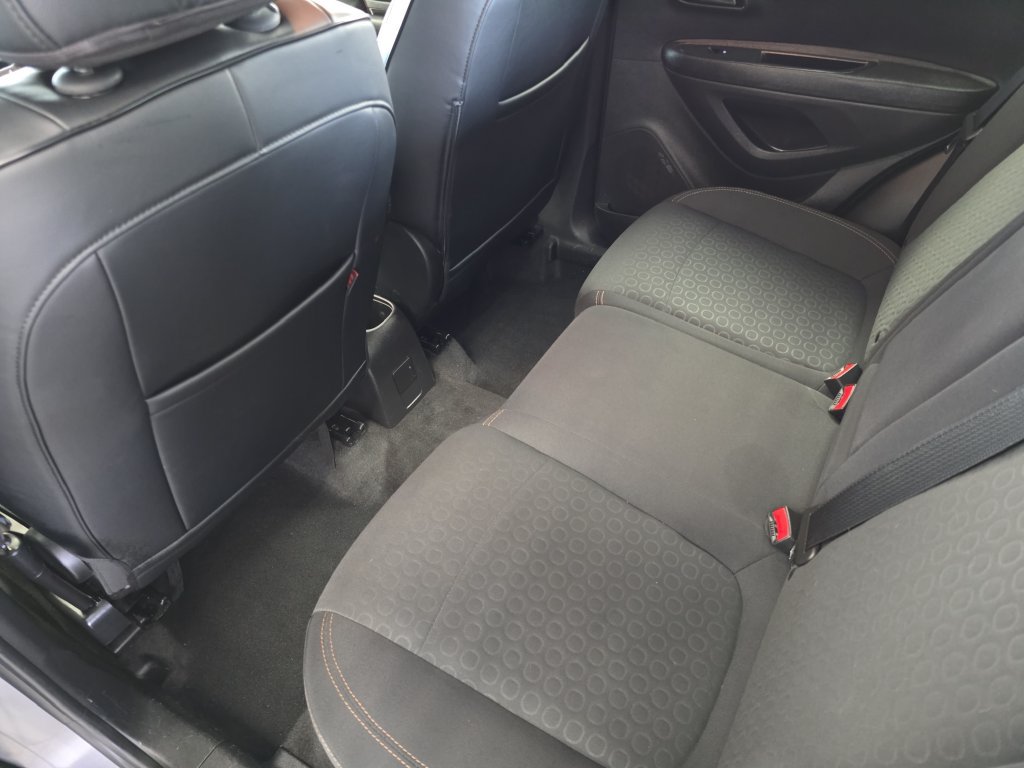 Used 2020 Chevrolet Trax LS FWD image 11