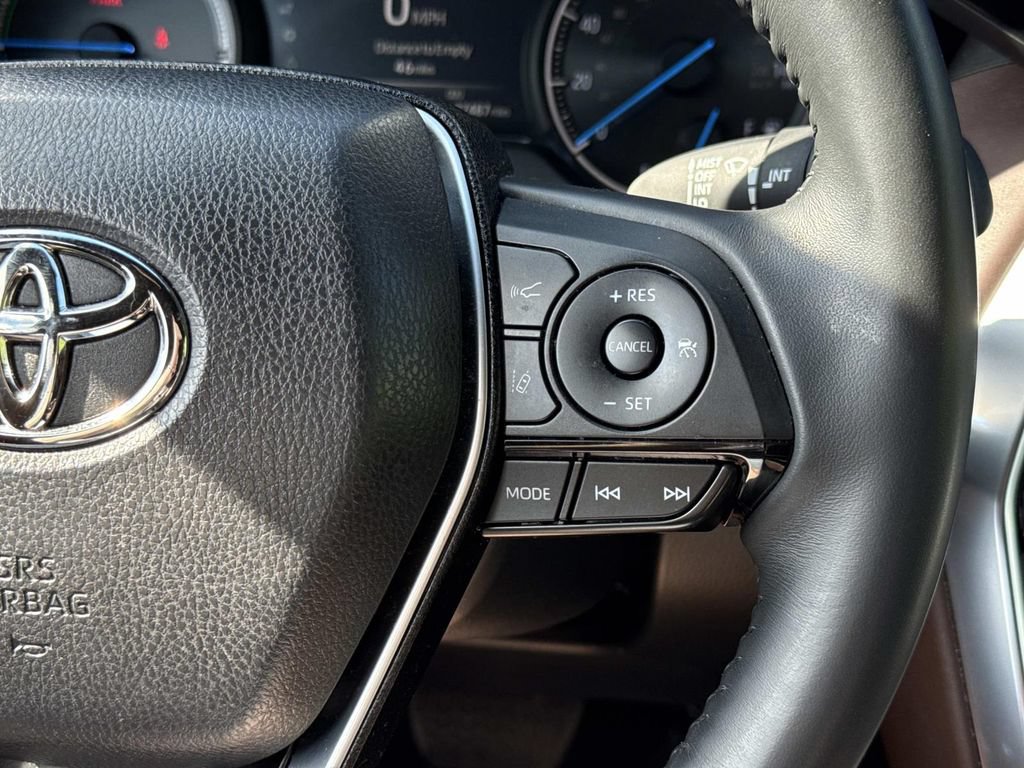 Used 2023 Toyota Venza XLE AWD/4WD image 8