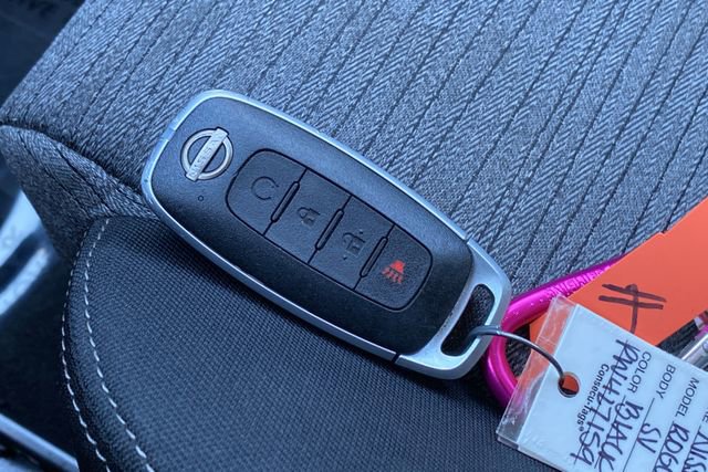 Used 2023 Nissan Rogue SV image 29