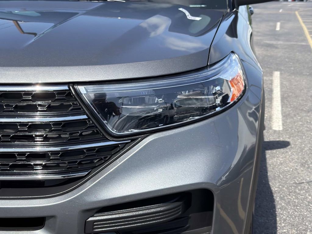 Used 2023 Ford Explorer XLT AWD/4WD image 10