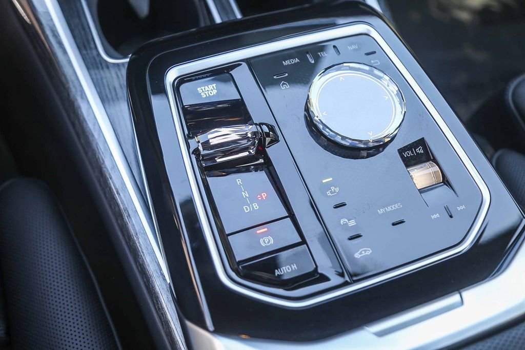 Used 2026 BMW i7 eDrive50 w/ M Sport Package RWD image 16