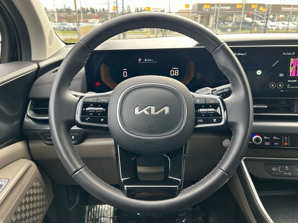 Used 2025 Kia Carnival image 17