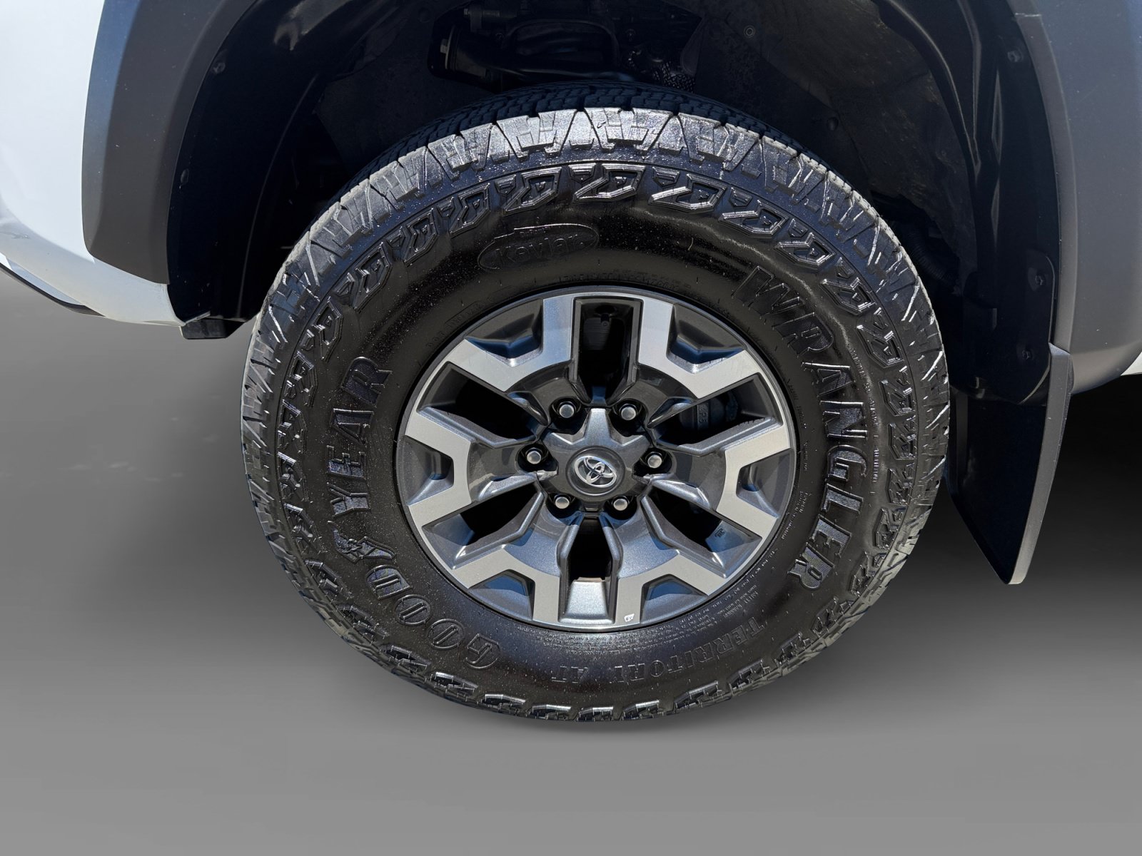 Used 2023 Toyota Tacoma TRD Off-Road w/ Black Out Package (TMS) AWD/4WD image 9