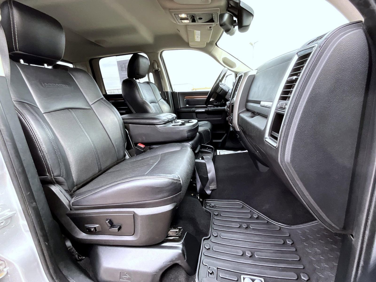Used 2018 RAM 1500 Laramie image 16