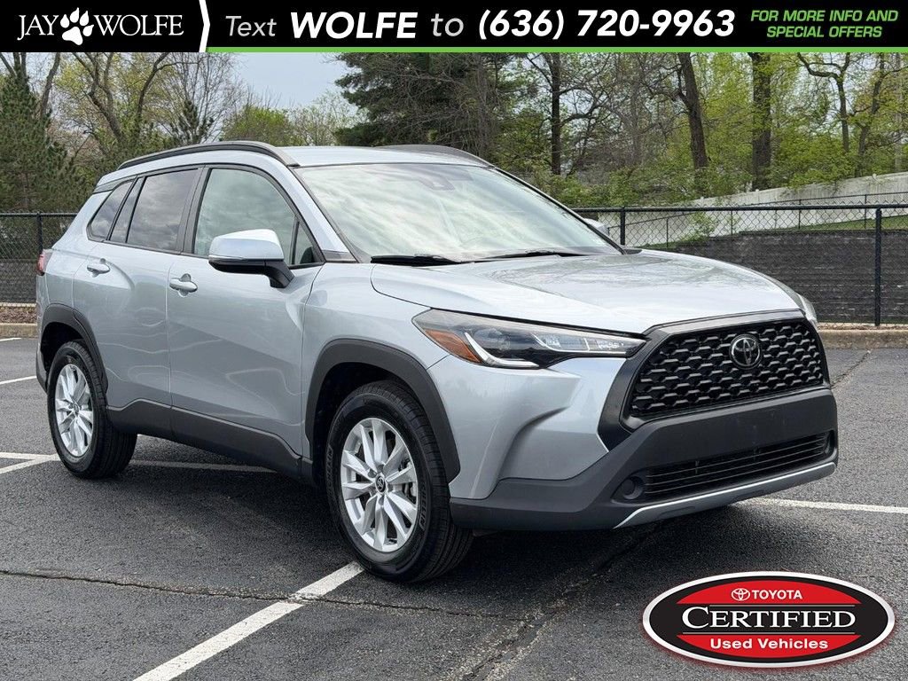 Used 2022 Toyota Corolla Cross LE image 1