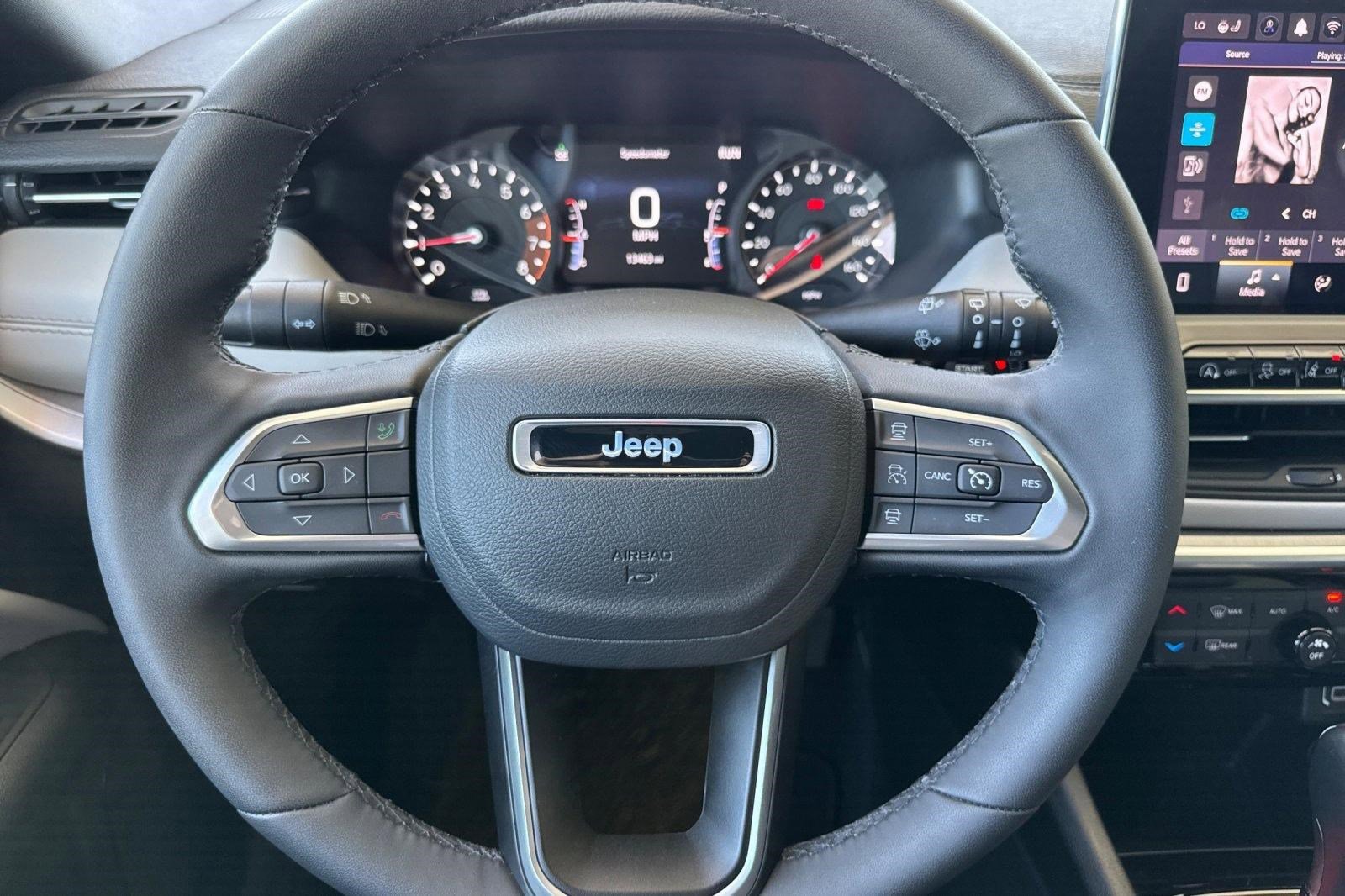 Used 2025 Jeep Compass Limited AWD/4WD image 17