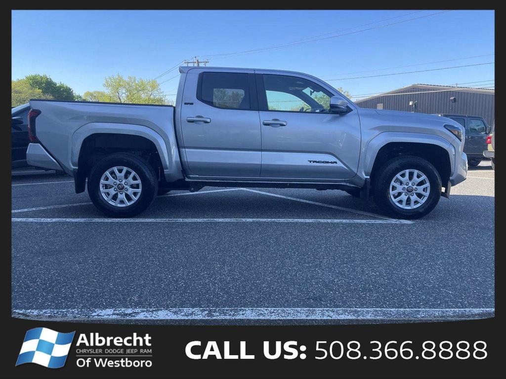 Used 2025 Toyota Tacoma SR5 AWD/4WD image 6