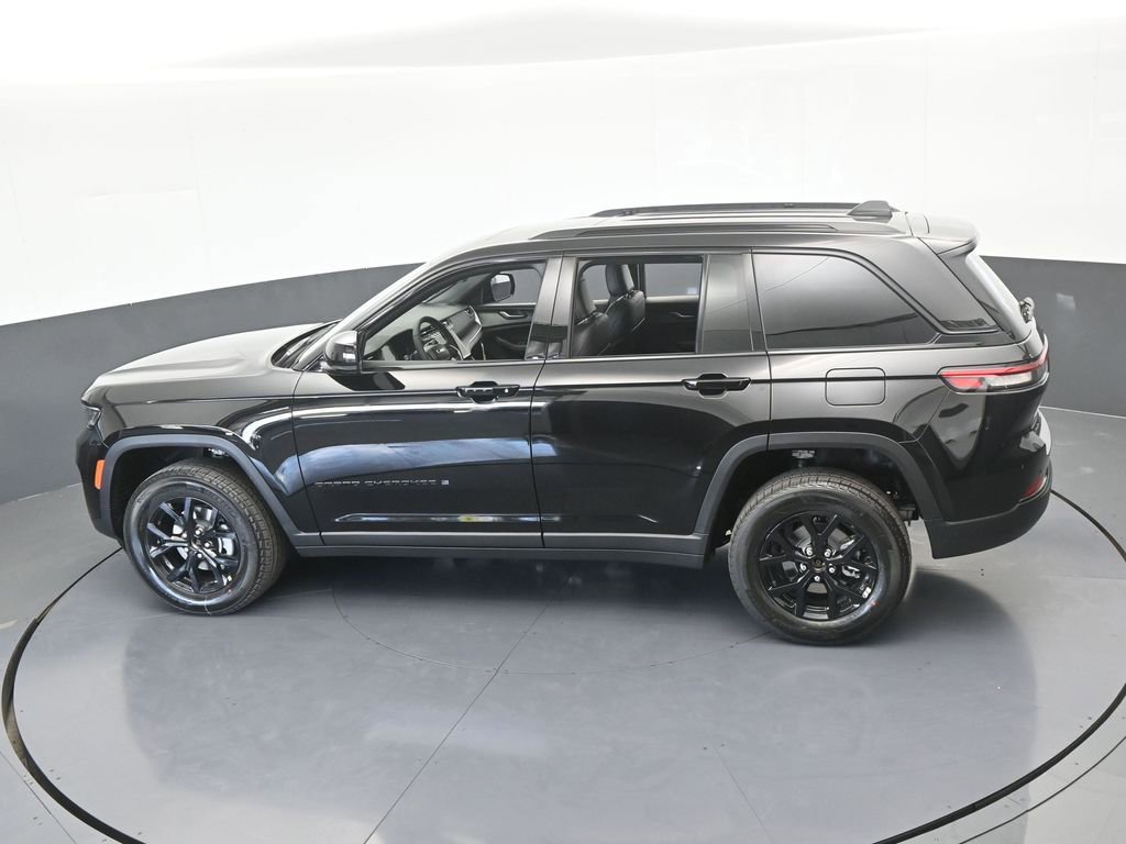 New 2025 Jeep Grand Cherokee Laredo image 40