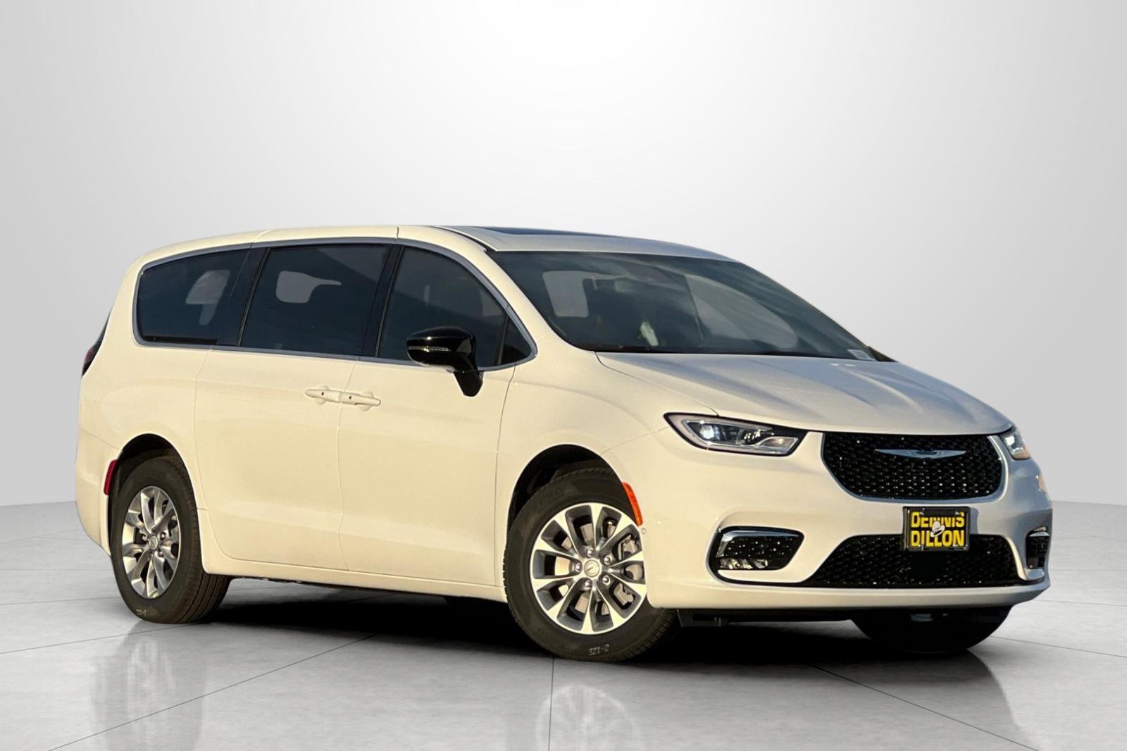 New 2026 Chrysler Pacifica Select image 2