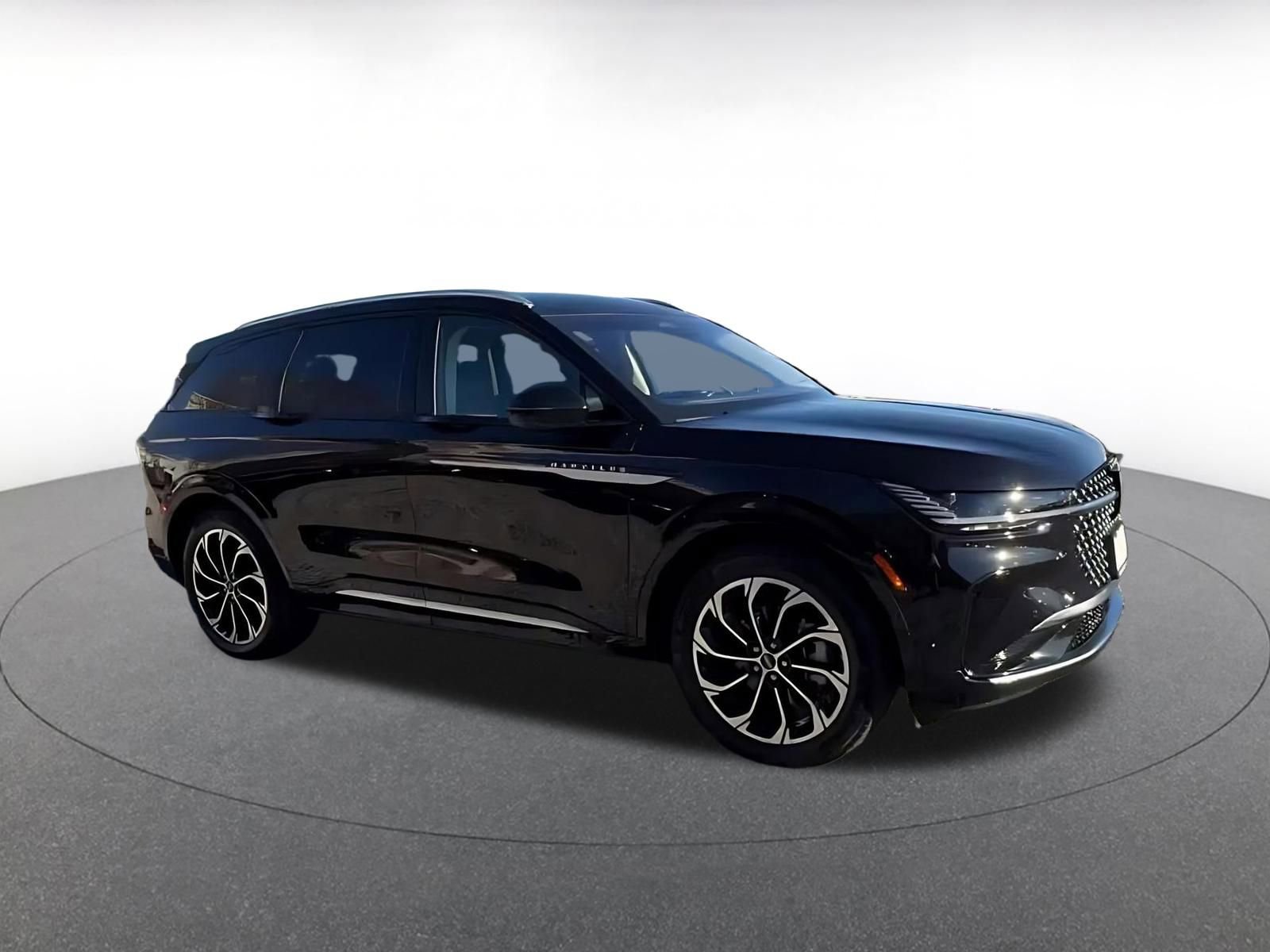 Used 2024 Lincoln Nautilus Reserve image 2