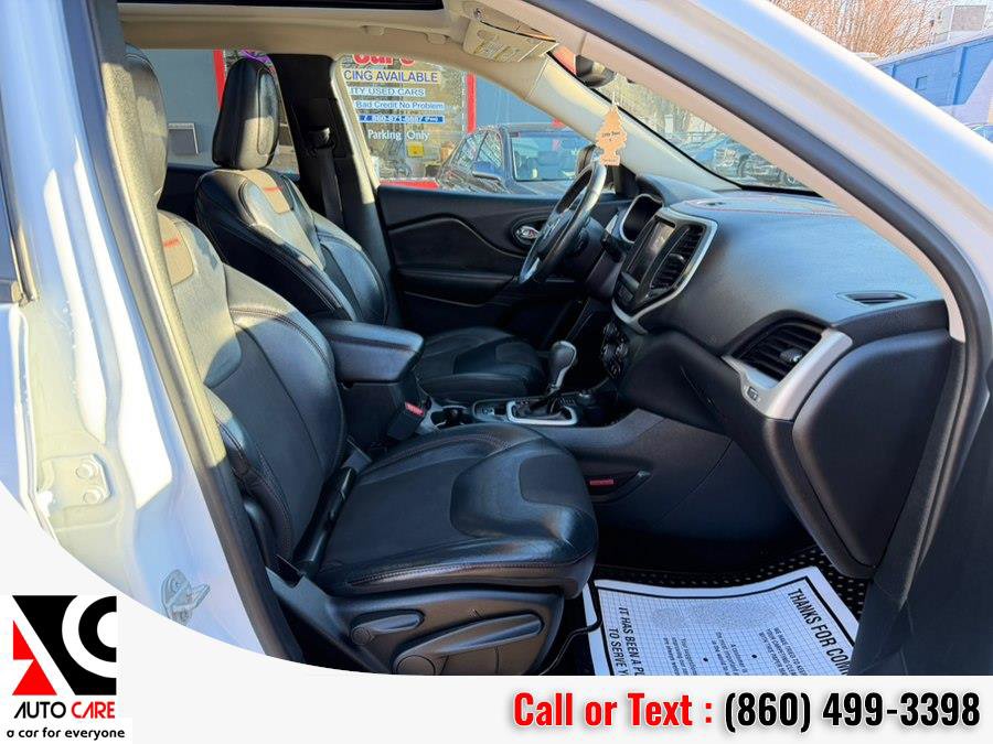 Used 2016 Jeep Cherokee Trailhawk w/ Comfort/Convenience Group AWD/4WD image 10