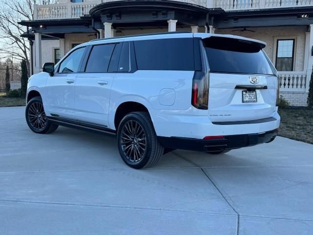 Used 2026 Cadillac Escalade ESV Platinum Sport w/ LPO, Floor Liner Package AWD/4WD image 4