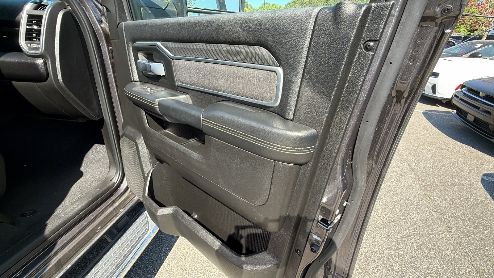 Certified 2025 RAM 2500 Big Horn AWD/4WD image 18