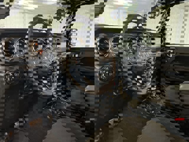 Used 2023 Jeep Gladiator Sport image 10