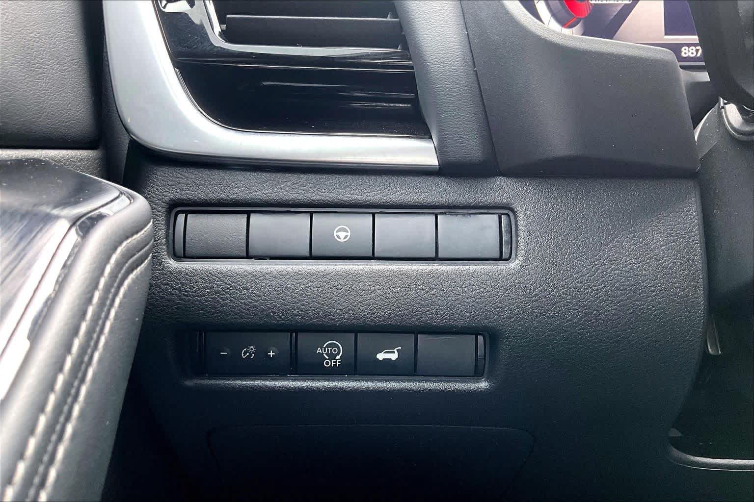 Used 2024 Nissan Rogue SL w/ SL Premium Package FWD image 34