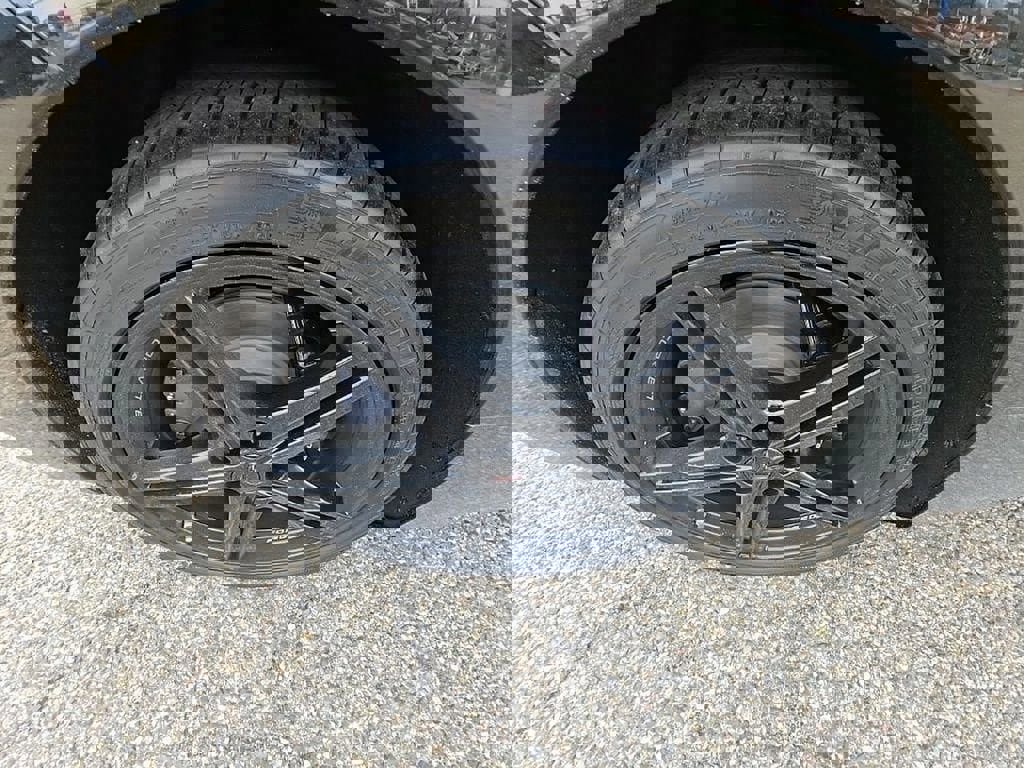 Used 2026 Chevrolet Corvette Stingray Coupe w/ 1LT image 32