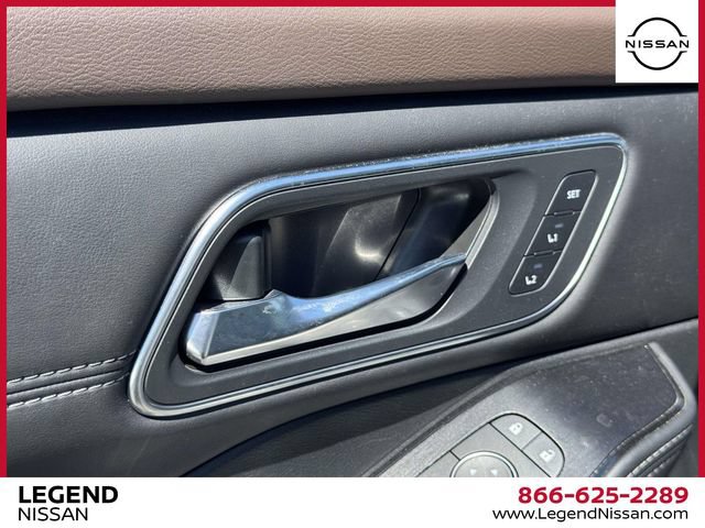 Used 2023 Nissan Rogue Platinum w/ Platinum Premium Package AWD/4WD image 16