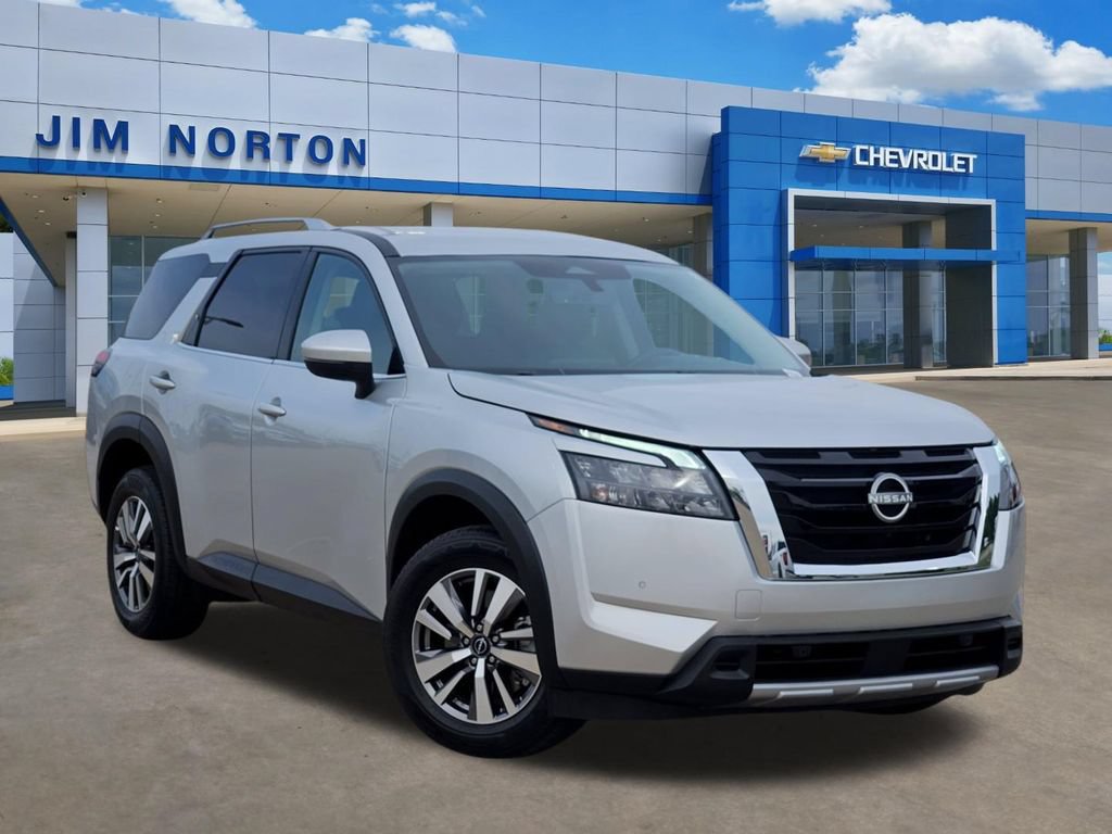Used 2025 Nissan Pathfinder SL AWD/4WD image 1
