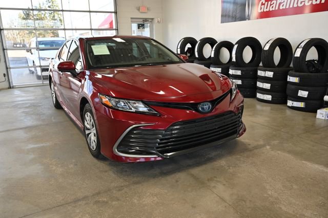 Used 2021 Toyota Camry LE FWD image 3