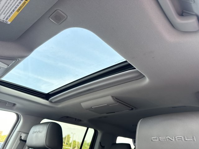 Used 2019 GMC Yukon XL Denali w/ Denali Ultimate Package AWD/4WD image 31