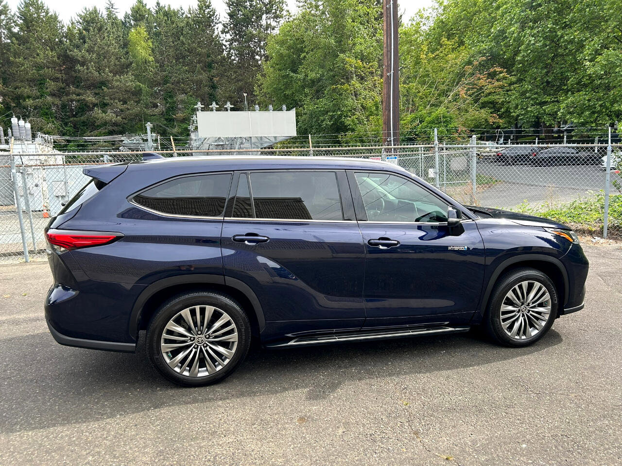 Used 2021 Toyota Highlander Platinum image 4