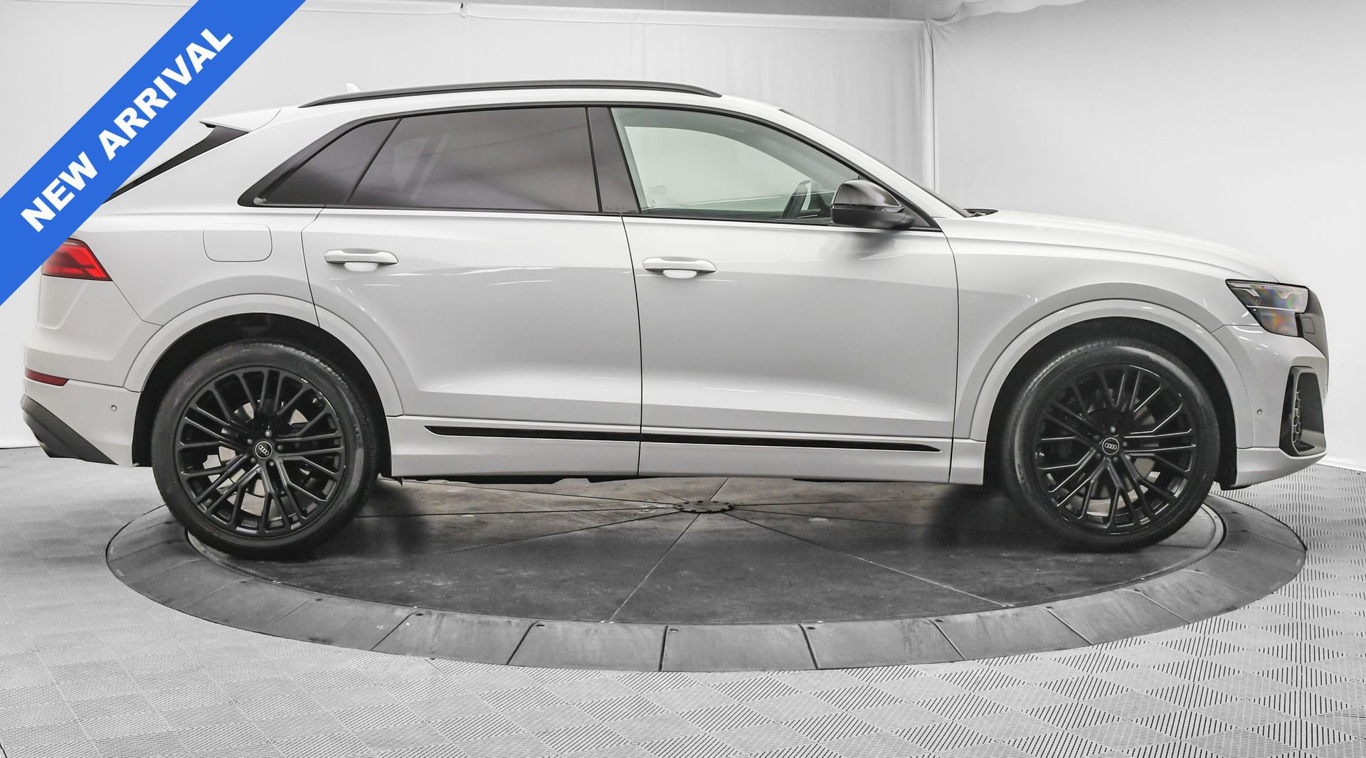 Used 2024 Audi SQ8 Premium Plus w/ Executive Package image 10