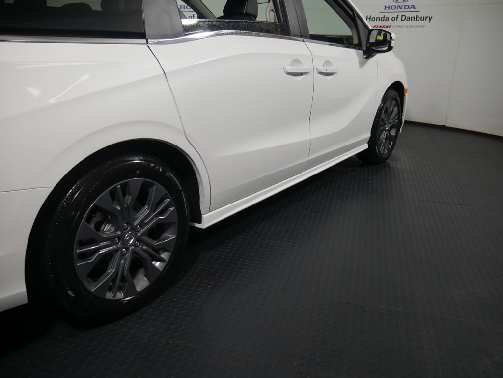 New 2027 Honda Odyssey Touring image 4
