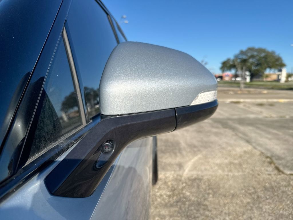 Used 2024 Rivian R1S Adventure image 11