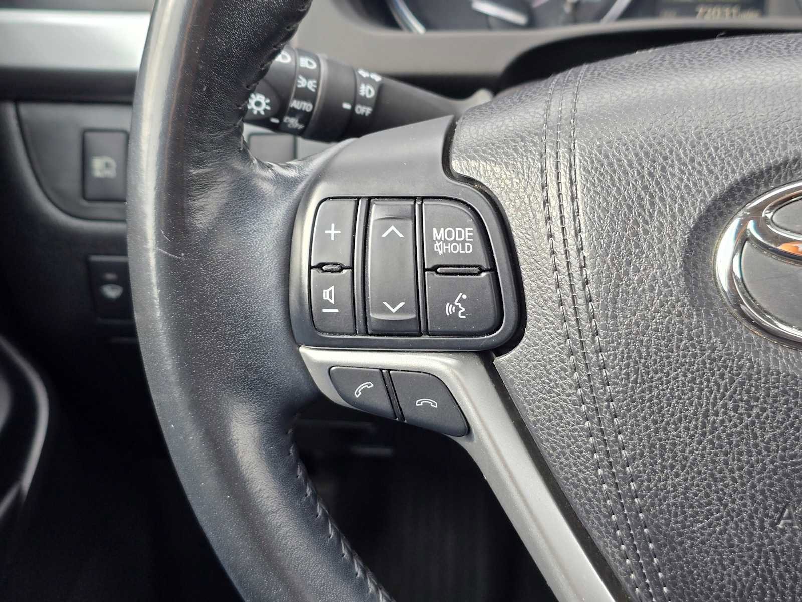 Used 2017 Toyota Highlander Limited image 31