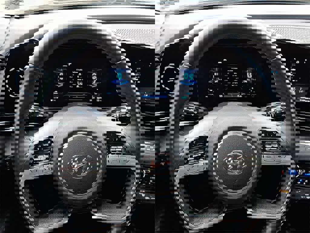 Used 2023 Hyundai Elantra SEL w/ Convenience Package image 19