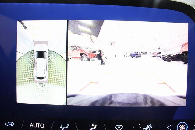 Used 2024 Chevrolet Equinox EV LT image 3