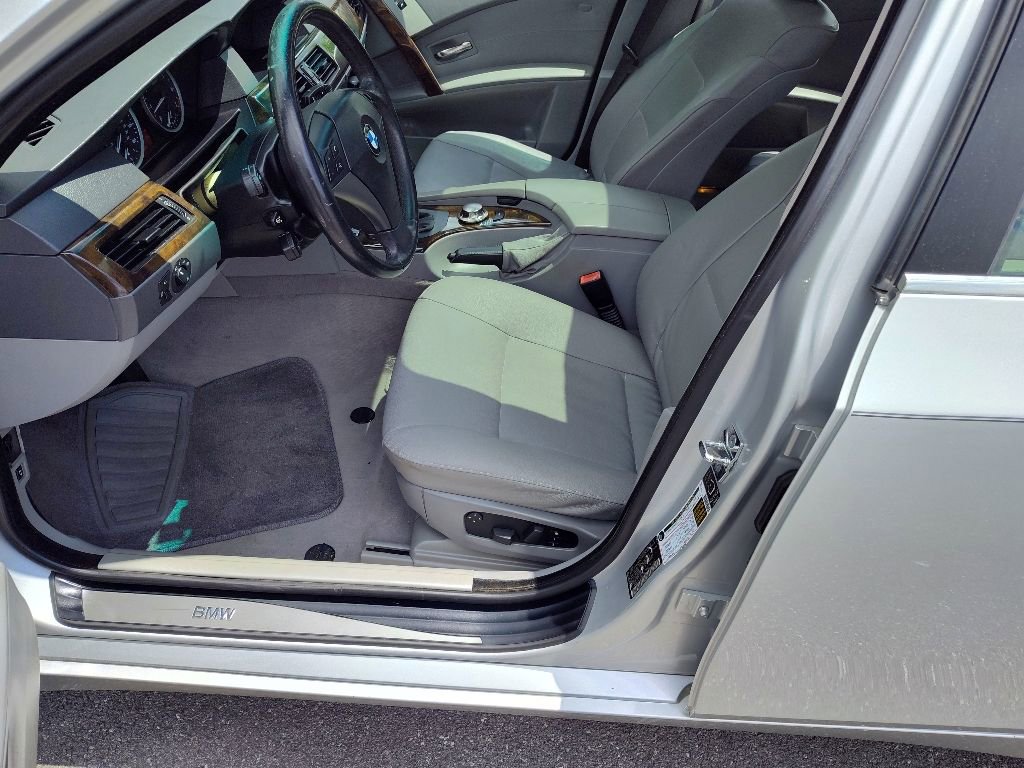 Used 2005 BMW 545i Sedan image 9