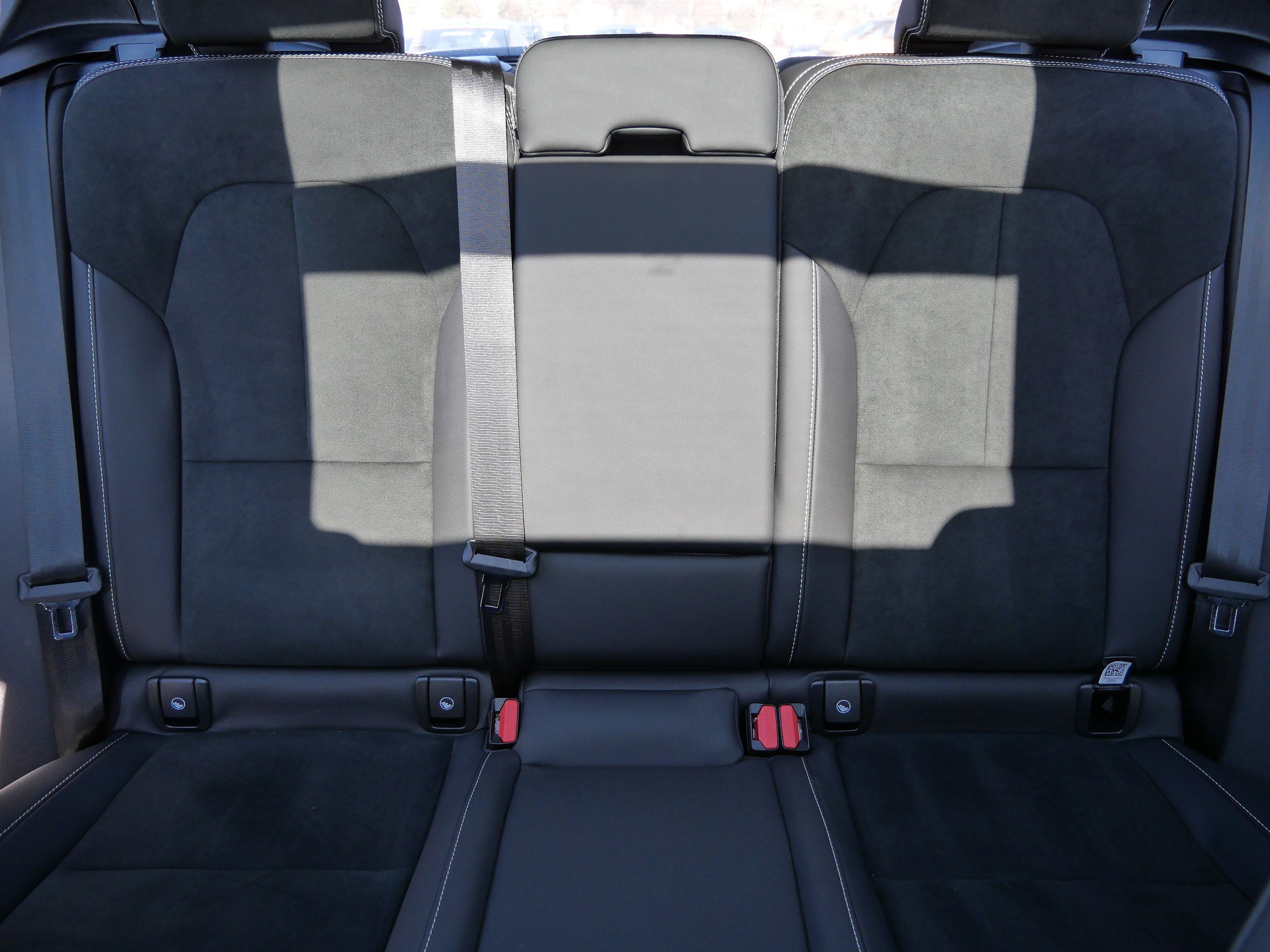 Used 2023 Volvo XC40 Recharge Ultimate image 13