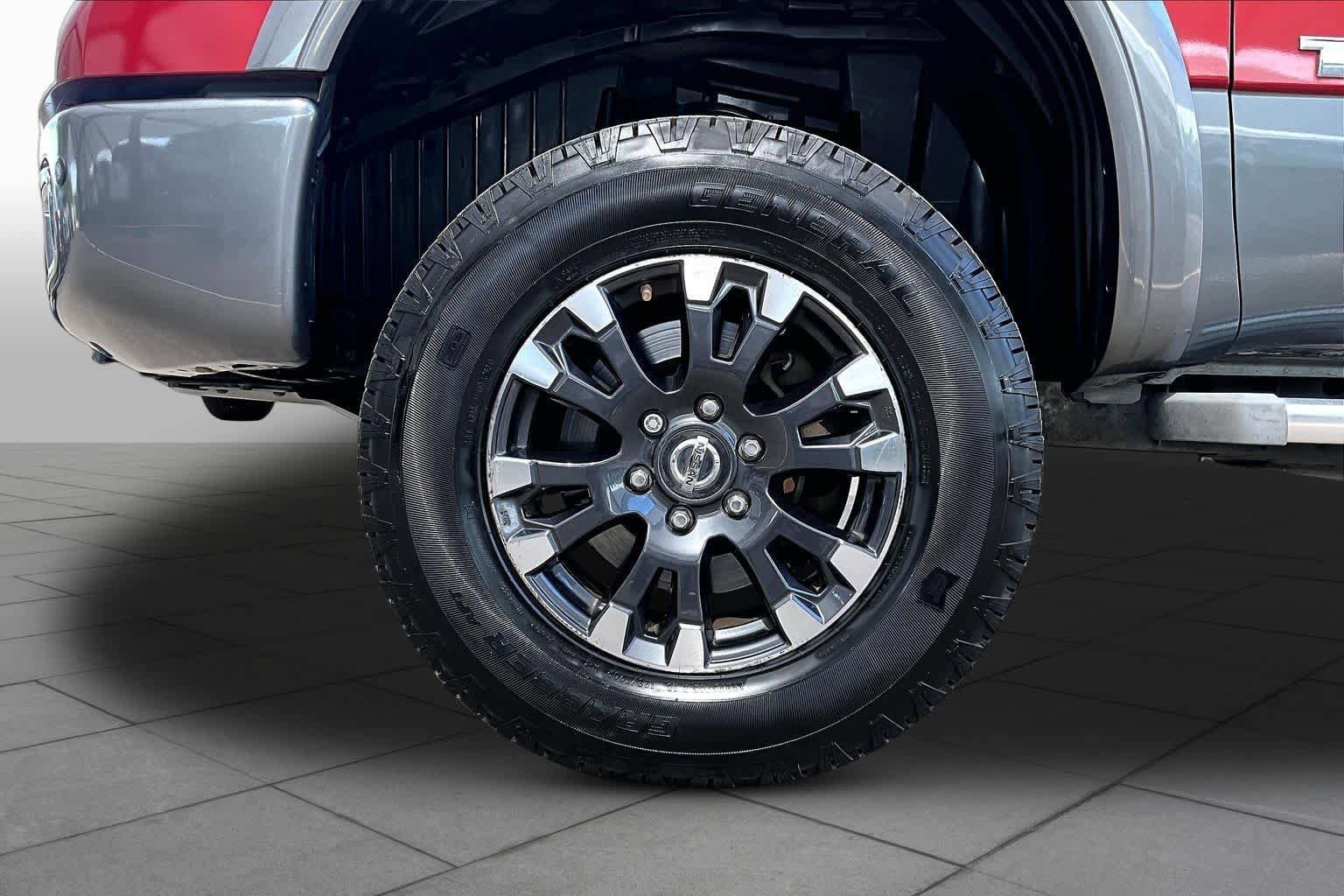 Used 2016 Nissan Titan PRO-4X AWD/4WD image 11