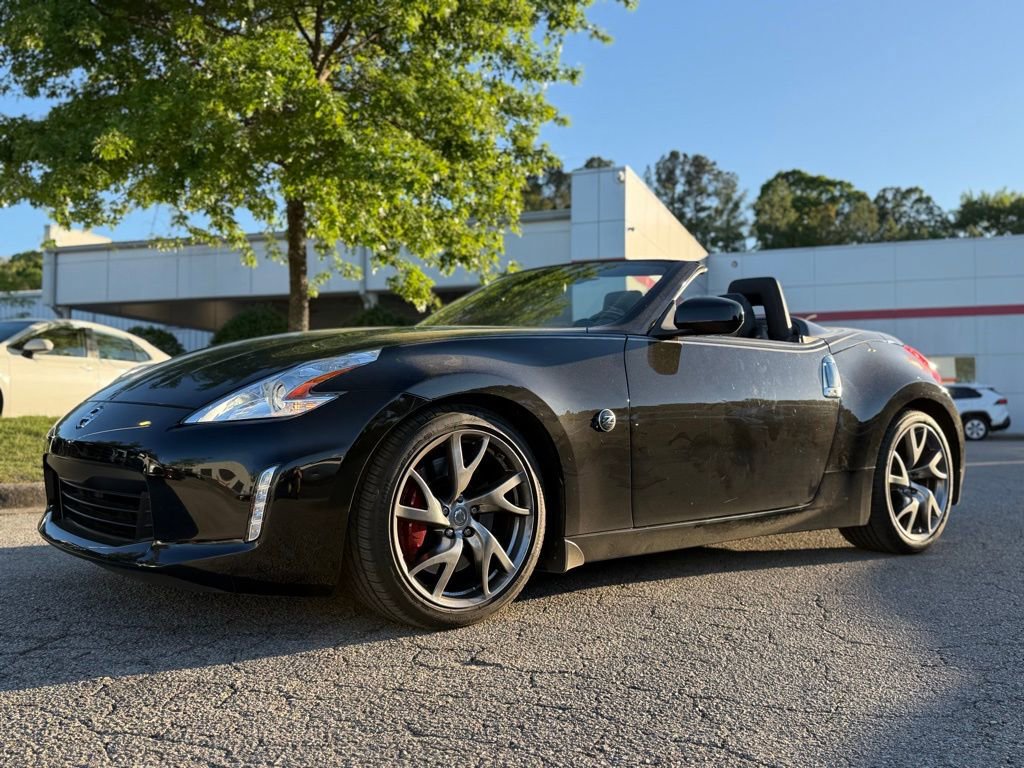 Used 2016 Nissan 370Z Touring Sport image 2
