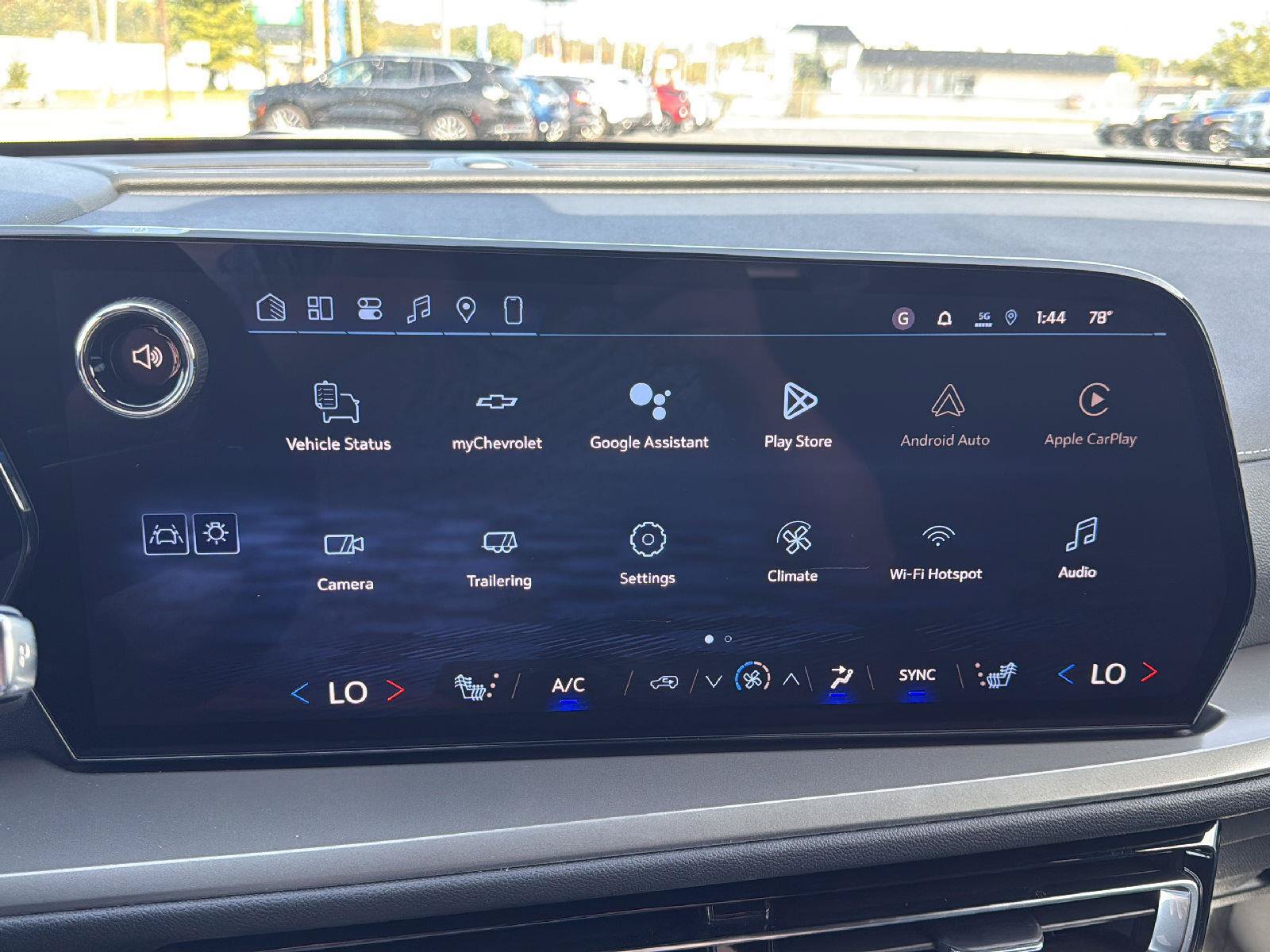 New 2026 Chevrolet Traverse LT w/ Sun and Wheel Package AWD/4WD image 13