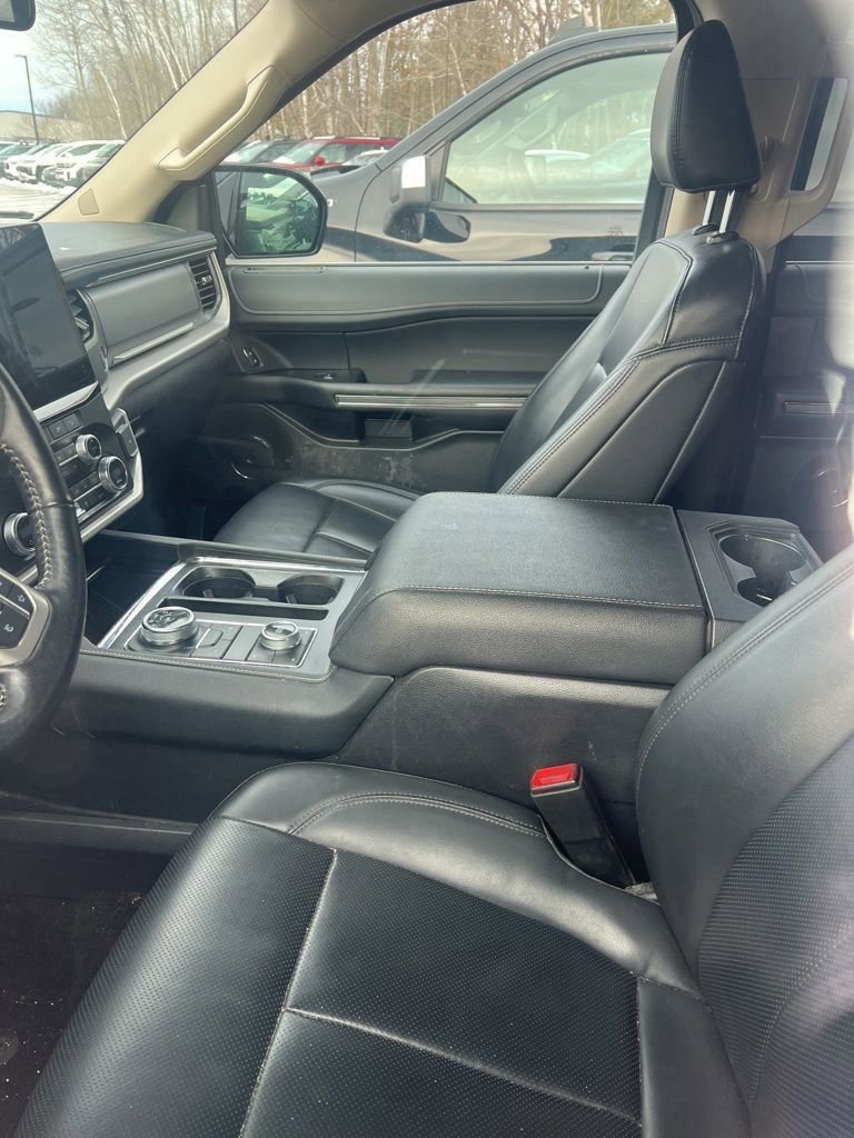 Certified 2023 Ford Expedition XLT image 3