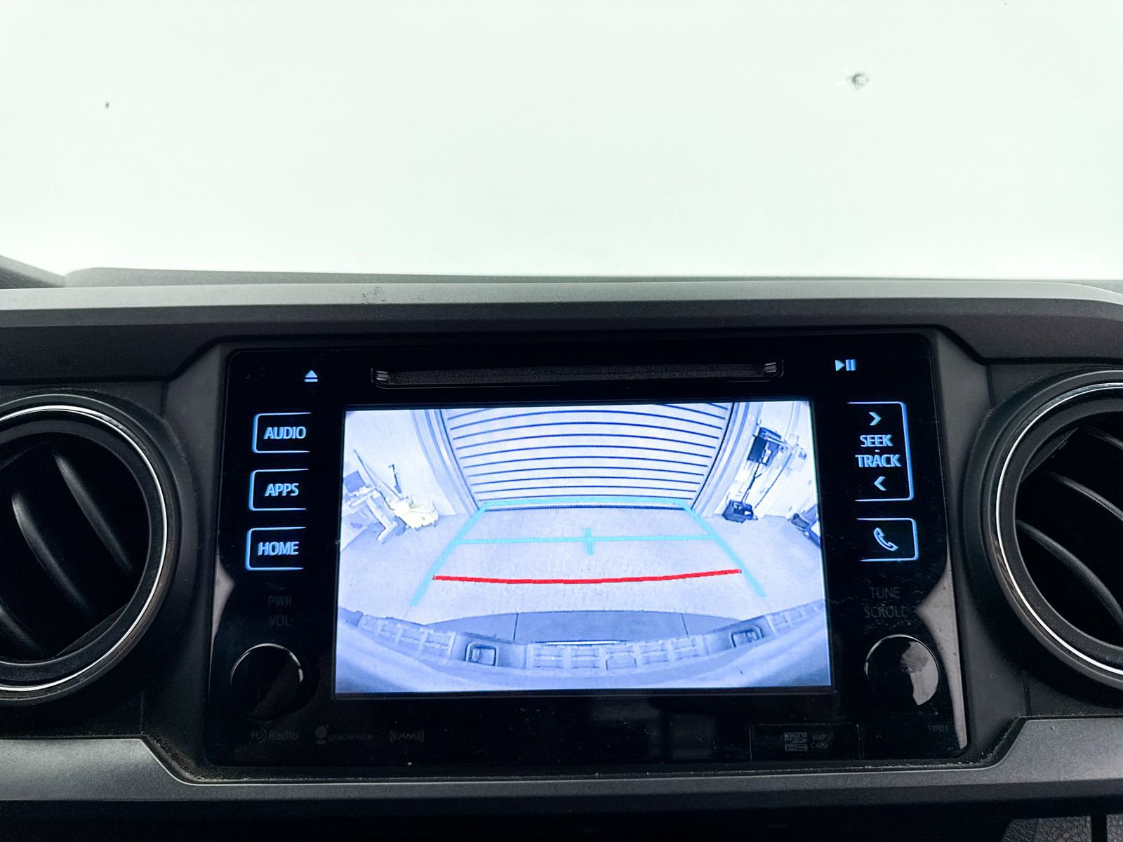 Used 2018 Toyota Tacoma TRD Sport w/ Technology Package AWD/4WD image 15
