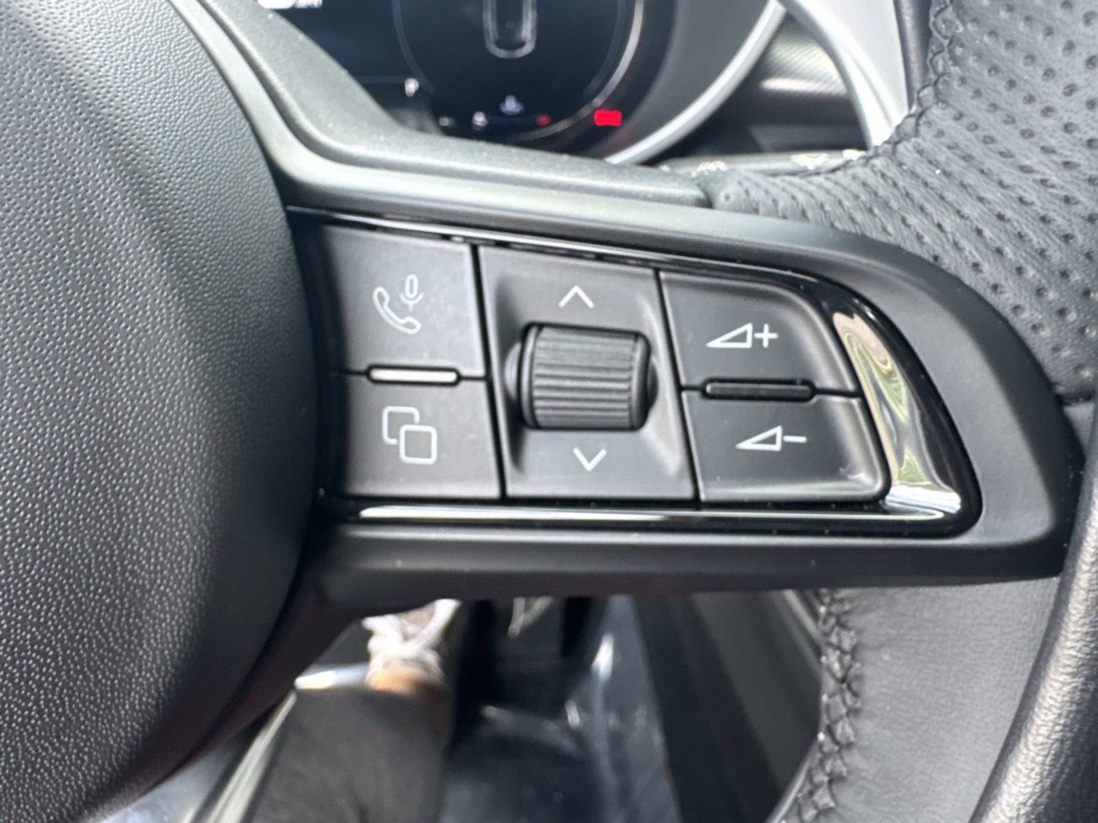 Used 2024 Alfa Romeo Stelvio Veloce image 26