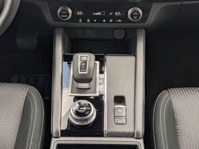 Used 2023 Mitsubishi Outlander ES image 16