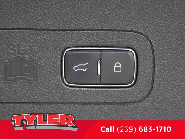 Used 2021 Lincoln Aviator Grand Touring w/ Equipment Group 302A AWD/4WD image 17