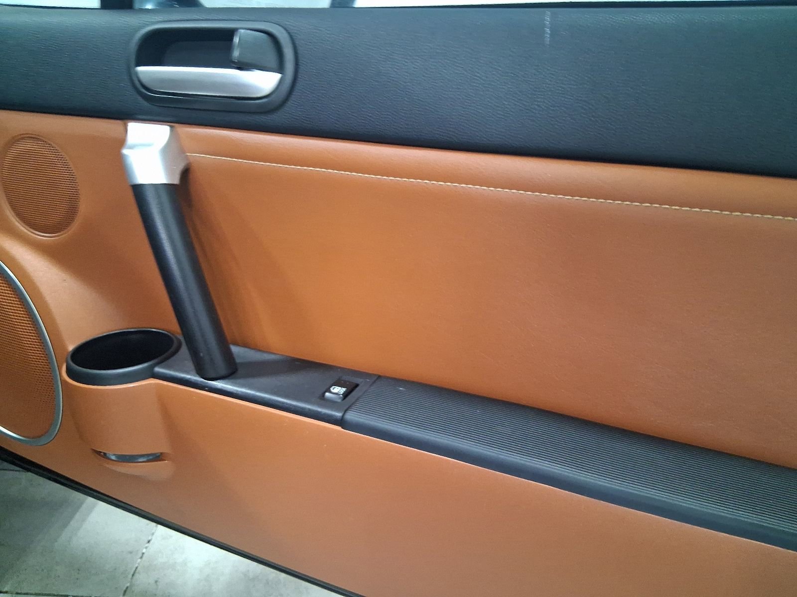 Used 2006 MAZDA MX-5 Miata Grand Touring RWD image 16