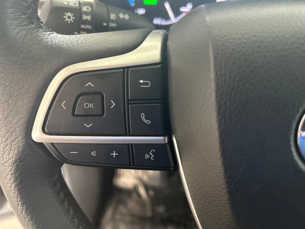 Used 2025 Toyota Sienna XLE FWD image 47